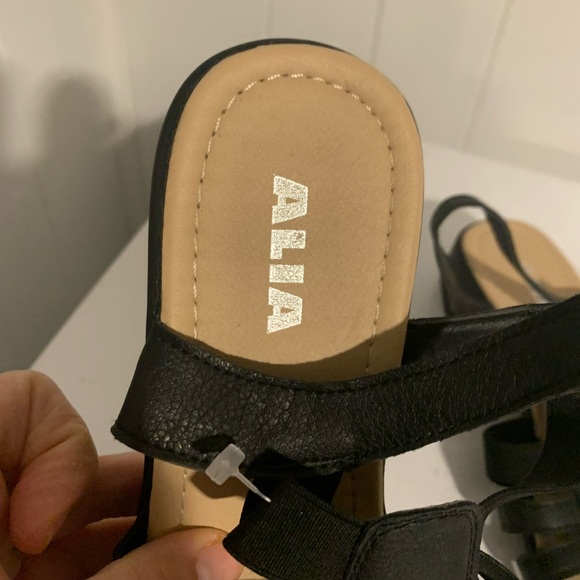 Black and Gold Women's Sandals - Picture 3 of 5